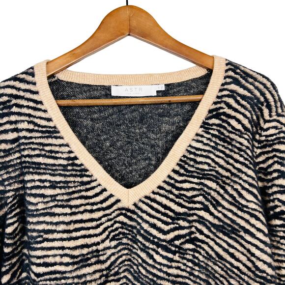 ASTR V Neck Sweater Fuzzy Animal Stripe - XL - Picture 2 of 5